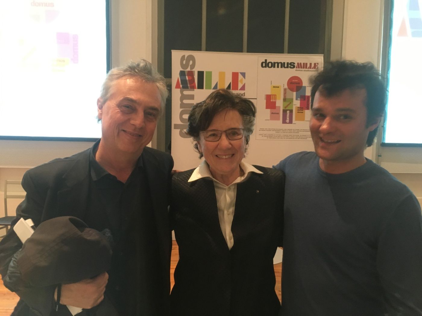 Alla Triennale di Milano per il millesimo numero di Domus: Matteo Gardino con Stefano Boeri e Giovanna Mazzocchi, davanti al manifesto domusMILLE